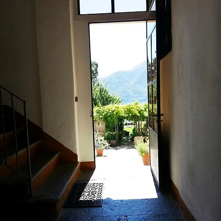 Lo Specchio Sul Lago * Mezzegra